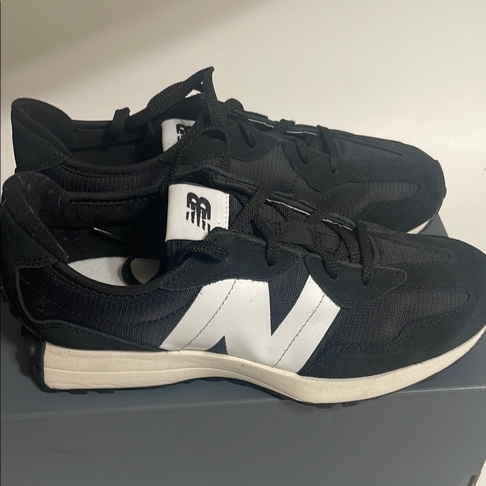 New Balance Black White Kids Shoes New in Box